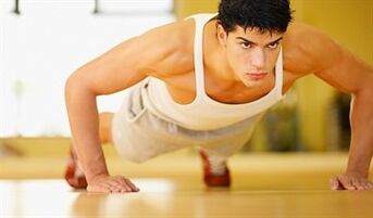 Mężczyzna wykonujący ćwiczenia gimnastyczne z przewlekłym zapaleniem gruczołu krokowego